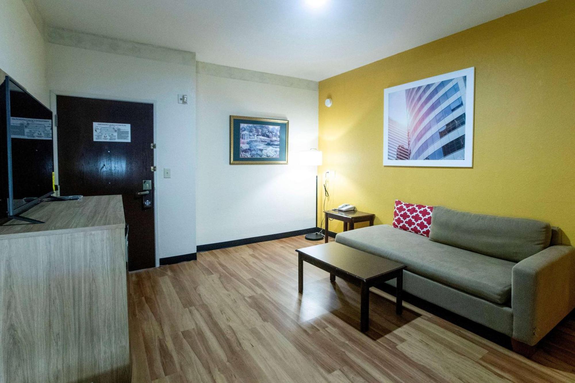 Days Inn & Suites By Wyndham Houston North/Aldine Exteriör bild