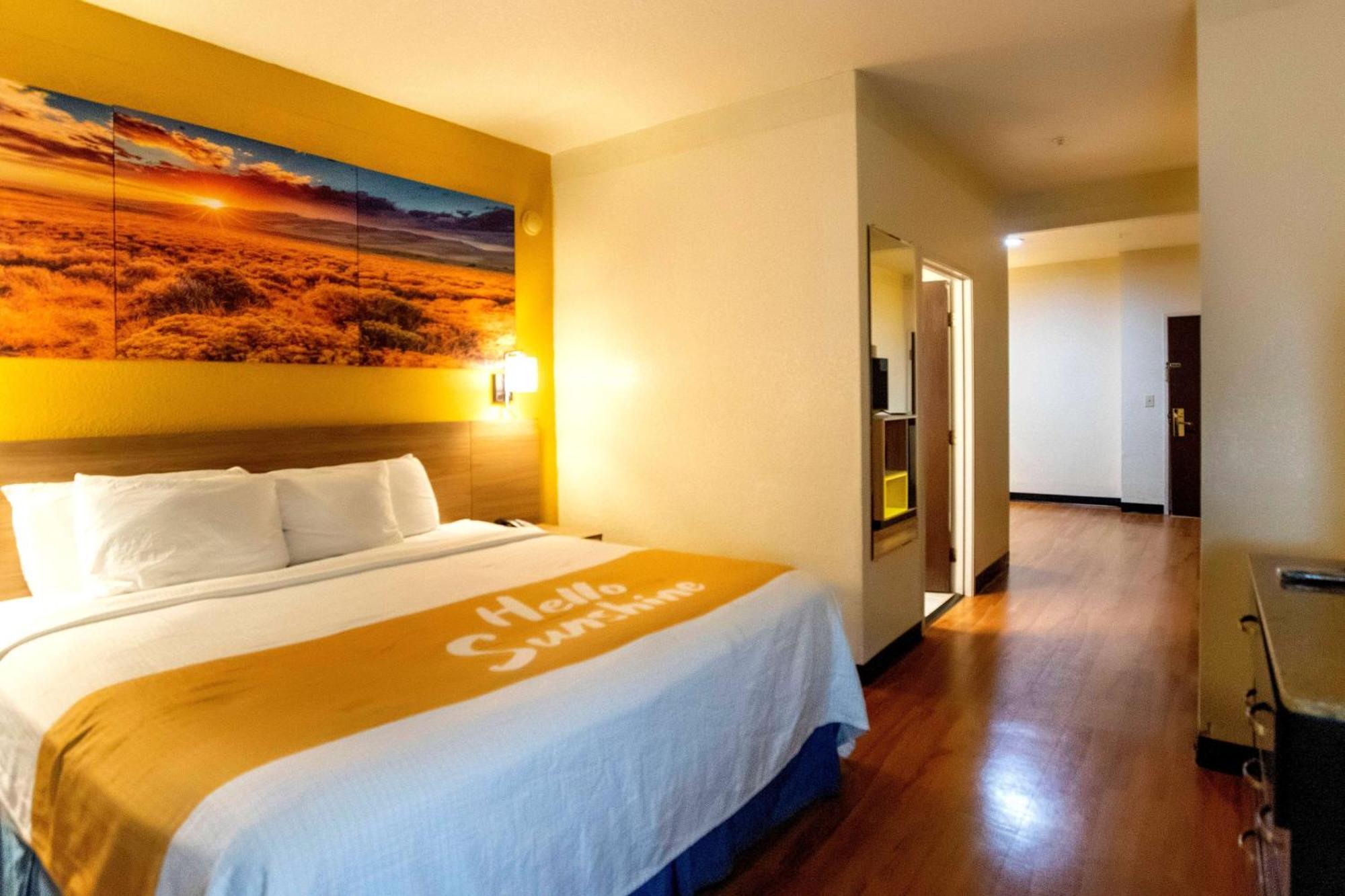 Days Inn & Suites By Wyndham Houston North/Aldine Exteriör bild
