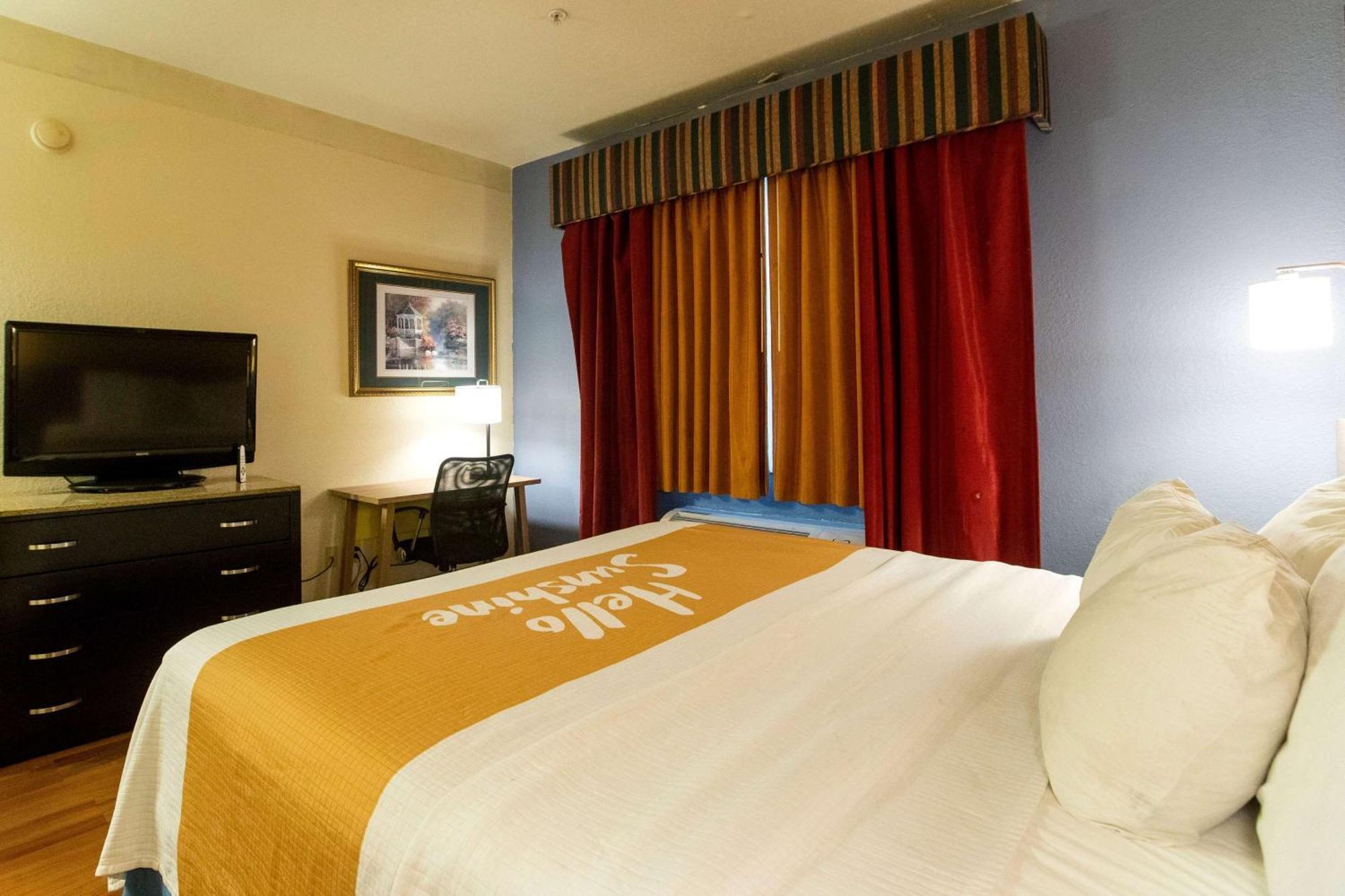 Days Inn & Suites By Wyndham Houston North/Aldine Exteriör bild