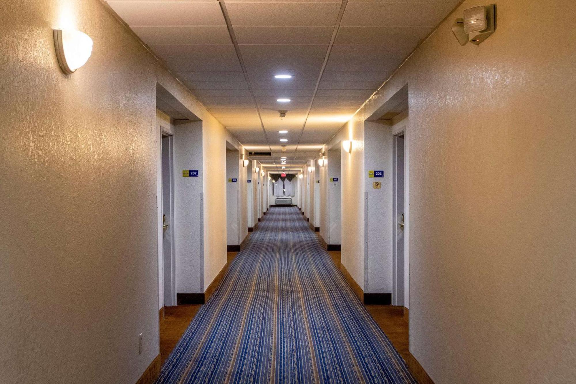 Days Inn & Suites By Wyndham Houston North/Aldine Exteriör bild