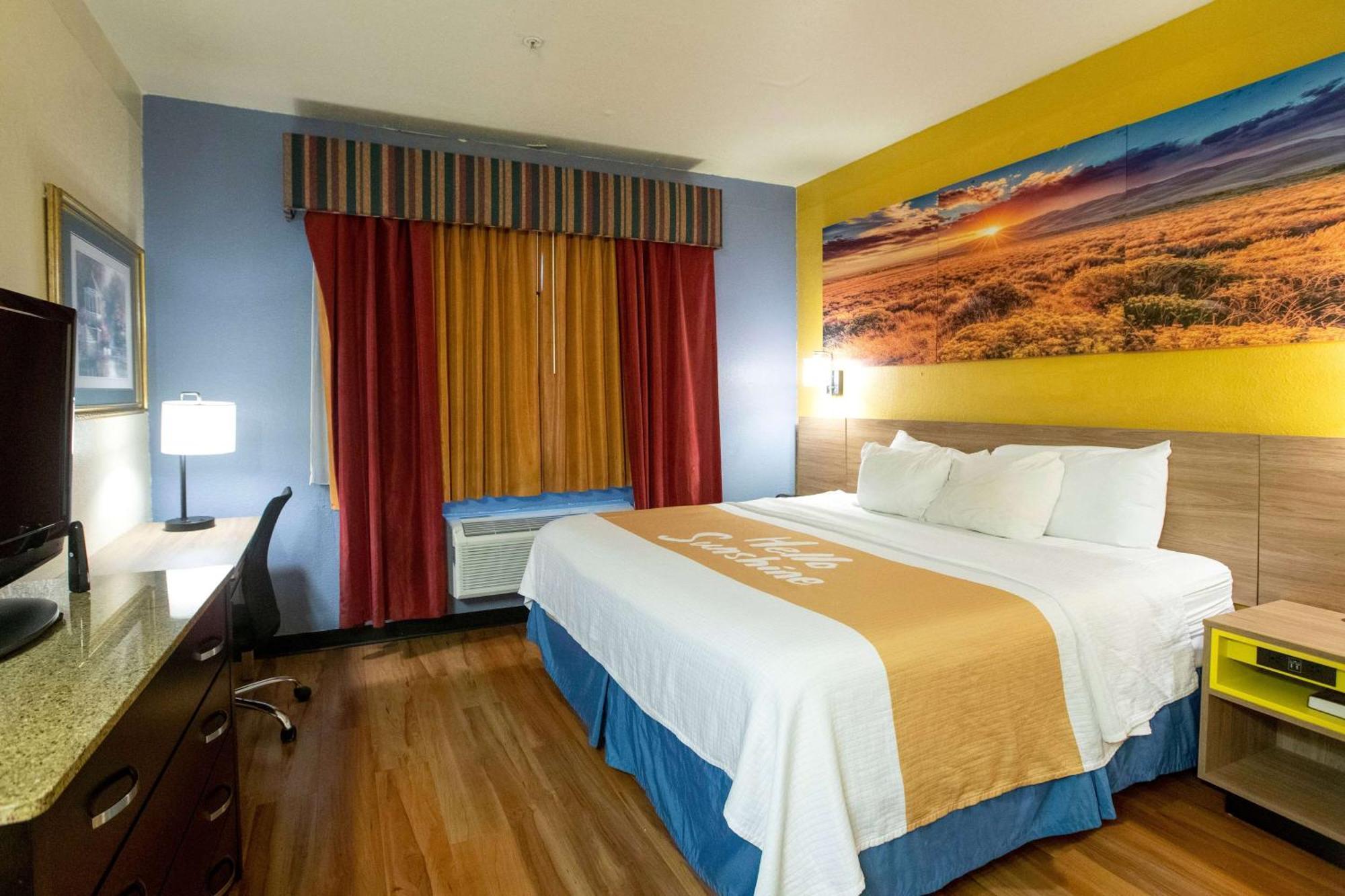 Days Inn & Suites By Wyndham Houston North/Aldine Exteriör bild