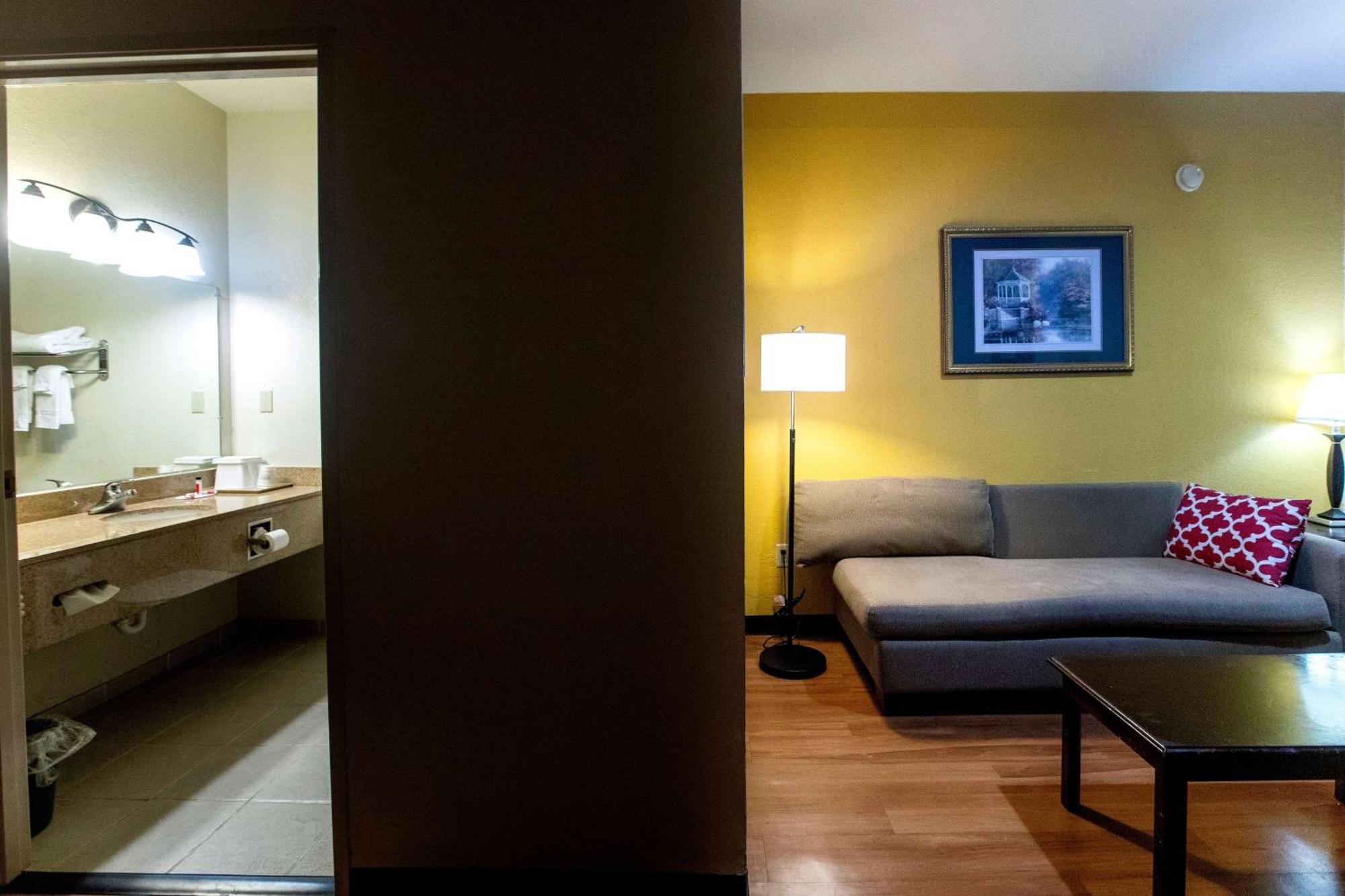 Days Inn & Suites By Wyndham Houston North/Aldine Exteriör bild